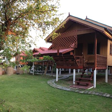 The Little Lopburi Village Buitenkant foto